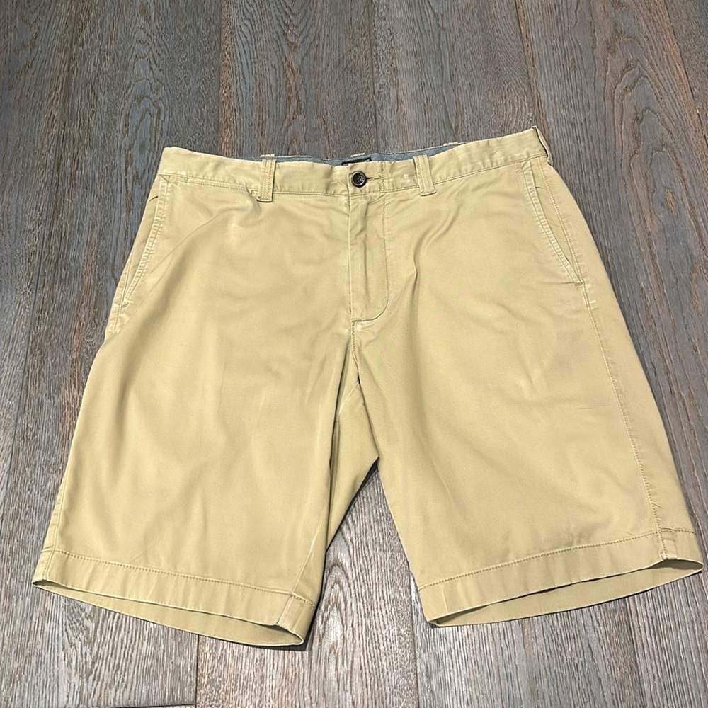 Men's J Crew stretch khaki shorts